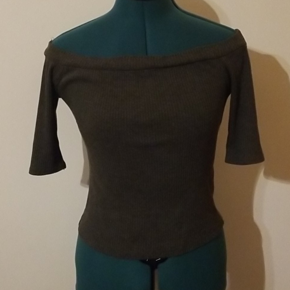 Off-the-shoulder top